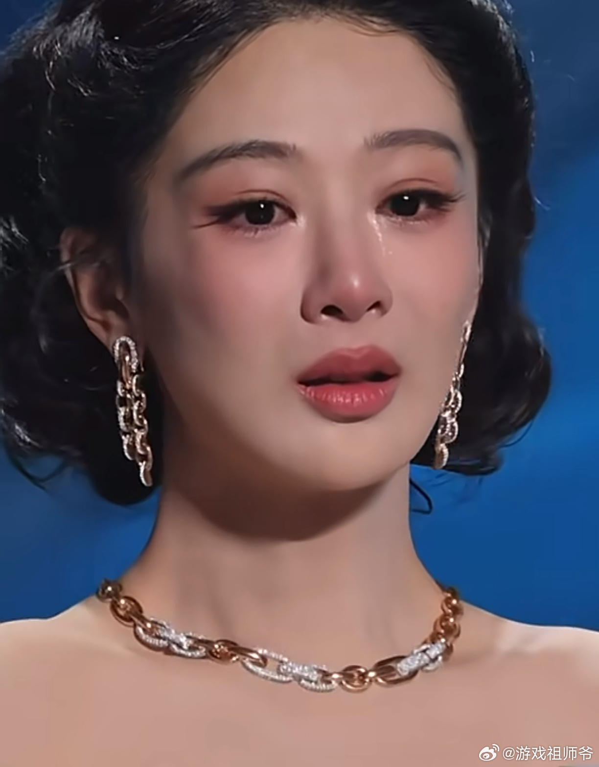杨紫粉底液不说了，大家感受一下吧这换谁不崩溃呀！ 