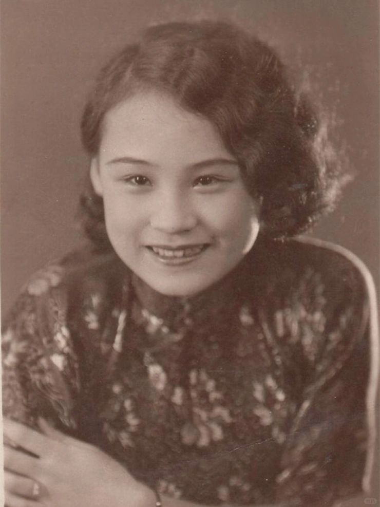 1938年，电影明星陈燕燕在闺蜜童月娟家吃饭，喝下两杯红酒后不省人事。醒来后，她...