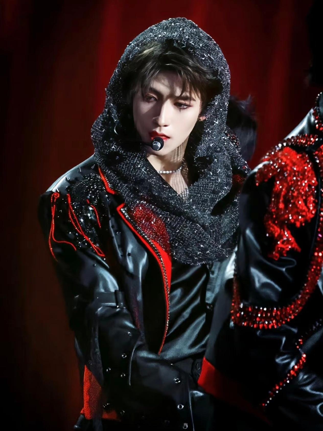 朱志鑫新生代顶流051实至名归他的实力太强悍了，人气也非常顶，自身又特别努力，妥