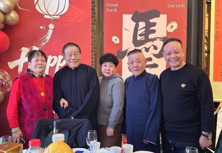 谁能想到，大年初二吃个金婚宴，杨威和郭德纲这俩人，合作的事儿竟然有新进展了。
此