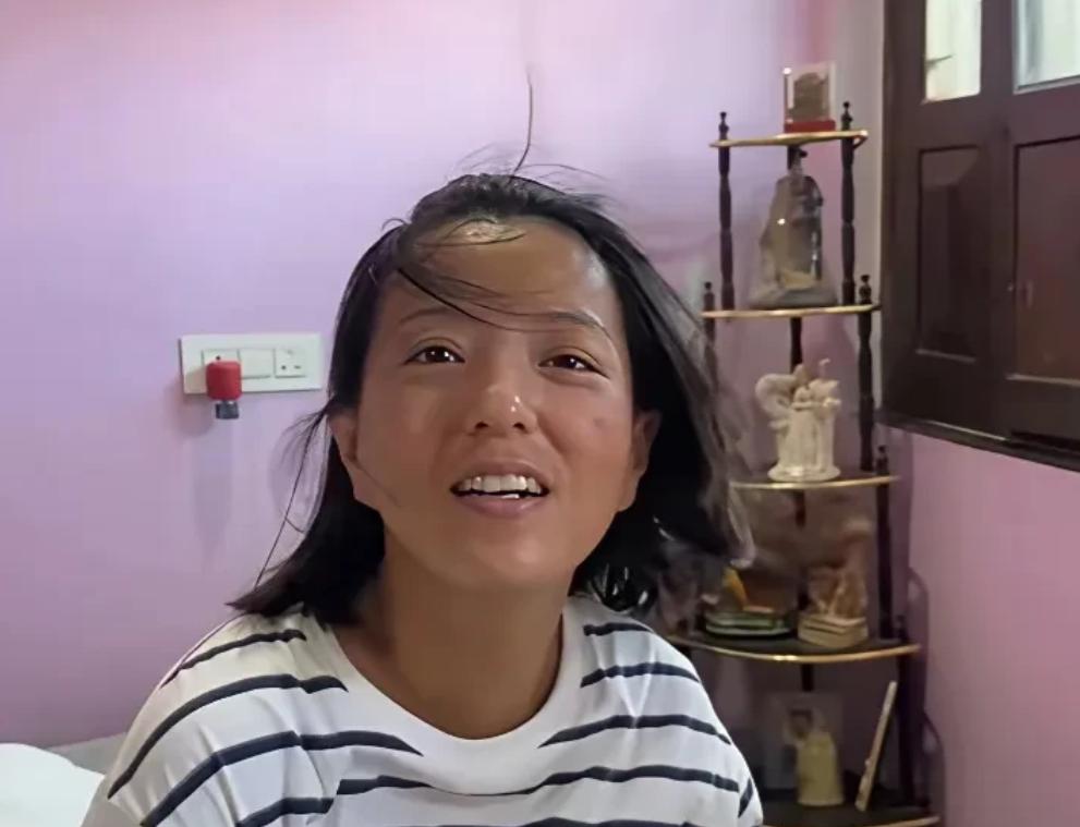 远嫁国外的丹丹回国傻眼！后路早已被自己堵死，娘家也不愿接纳。

上周丹丹拖着两个
