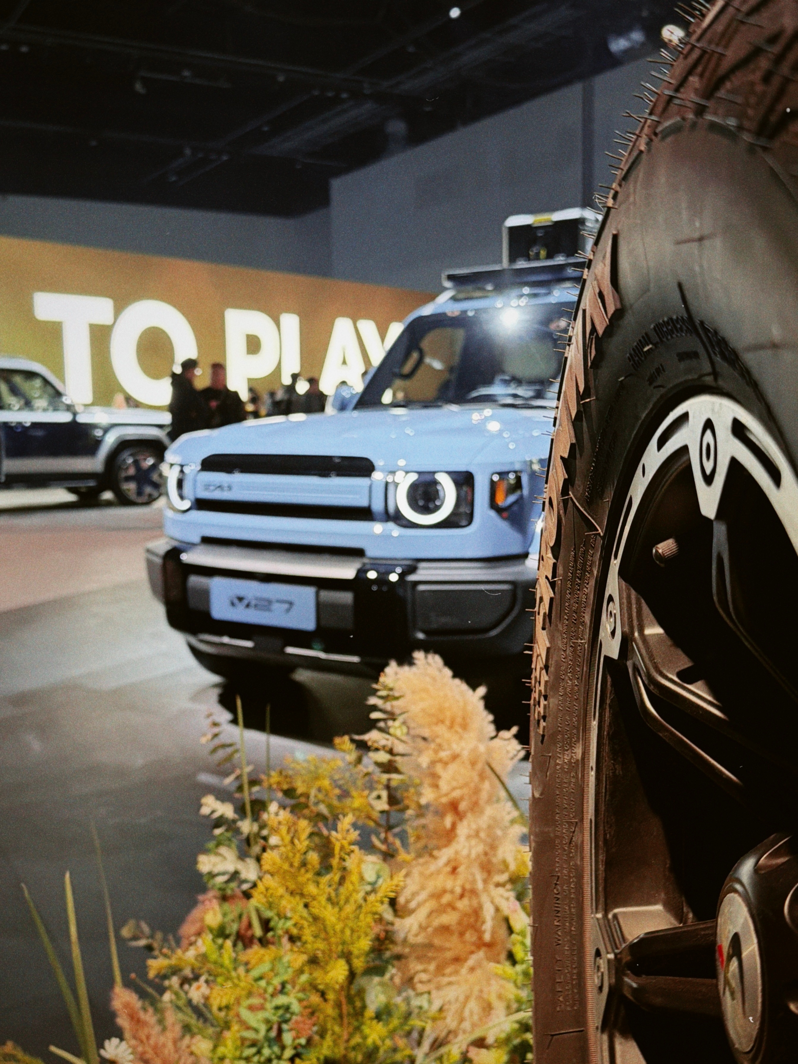 V27全能硬派全家都爱 iCAR V27外观没得说很大气硬派，五米车身长，内饰独