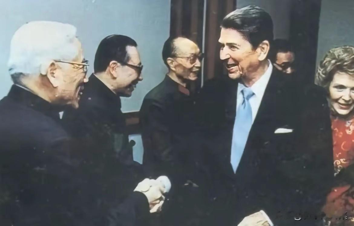 1984年4月30日，在北京长城饭店举行的里根访华答谢晚宴上。周培源作为中国科技