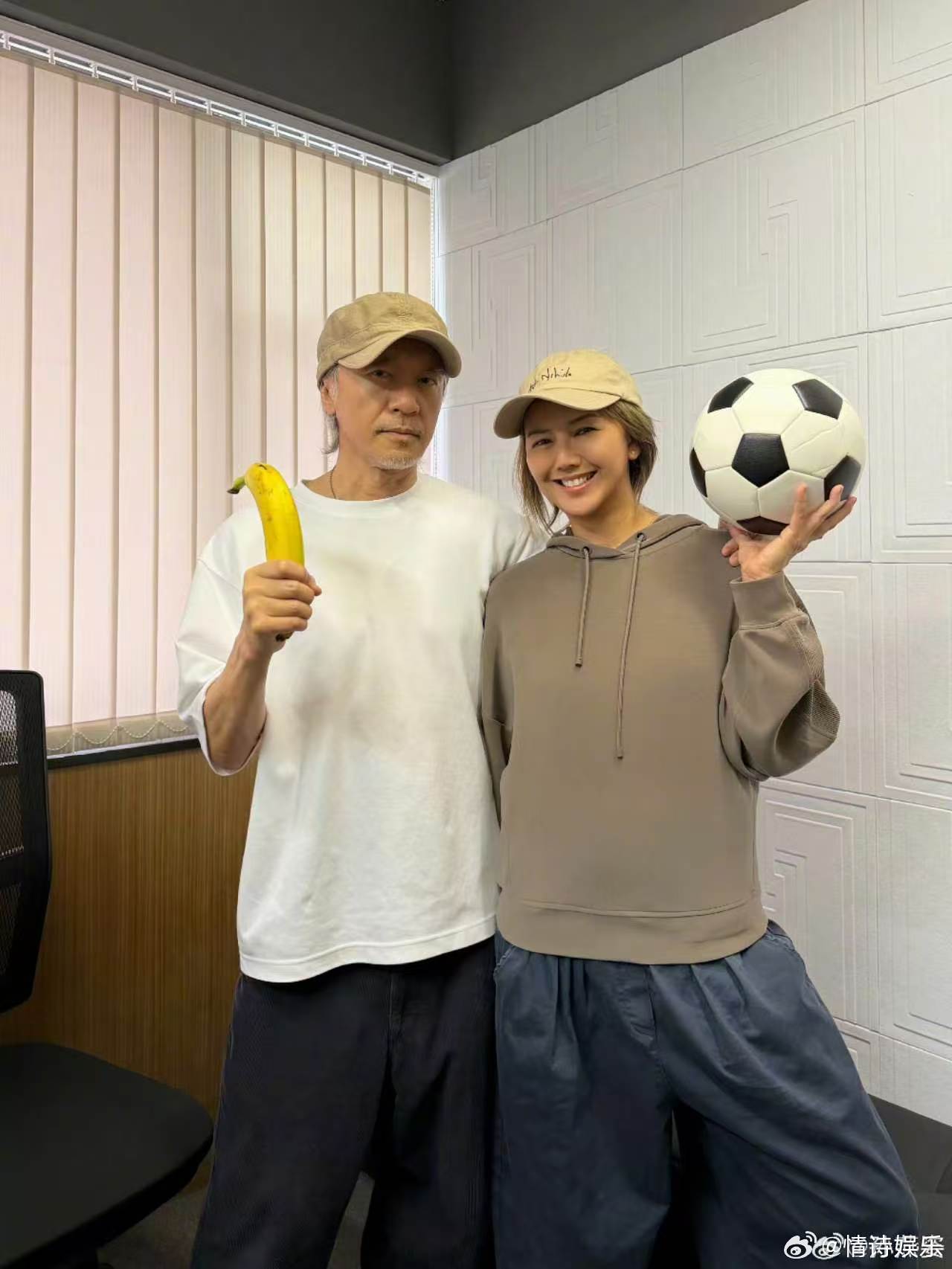 孙燕姿祝功夫女足场场爆满孙燕姿为功夫女足打call还记得星爷丝袜套头抢票那张图吗