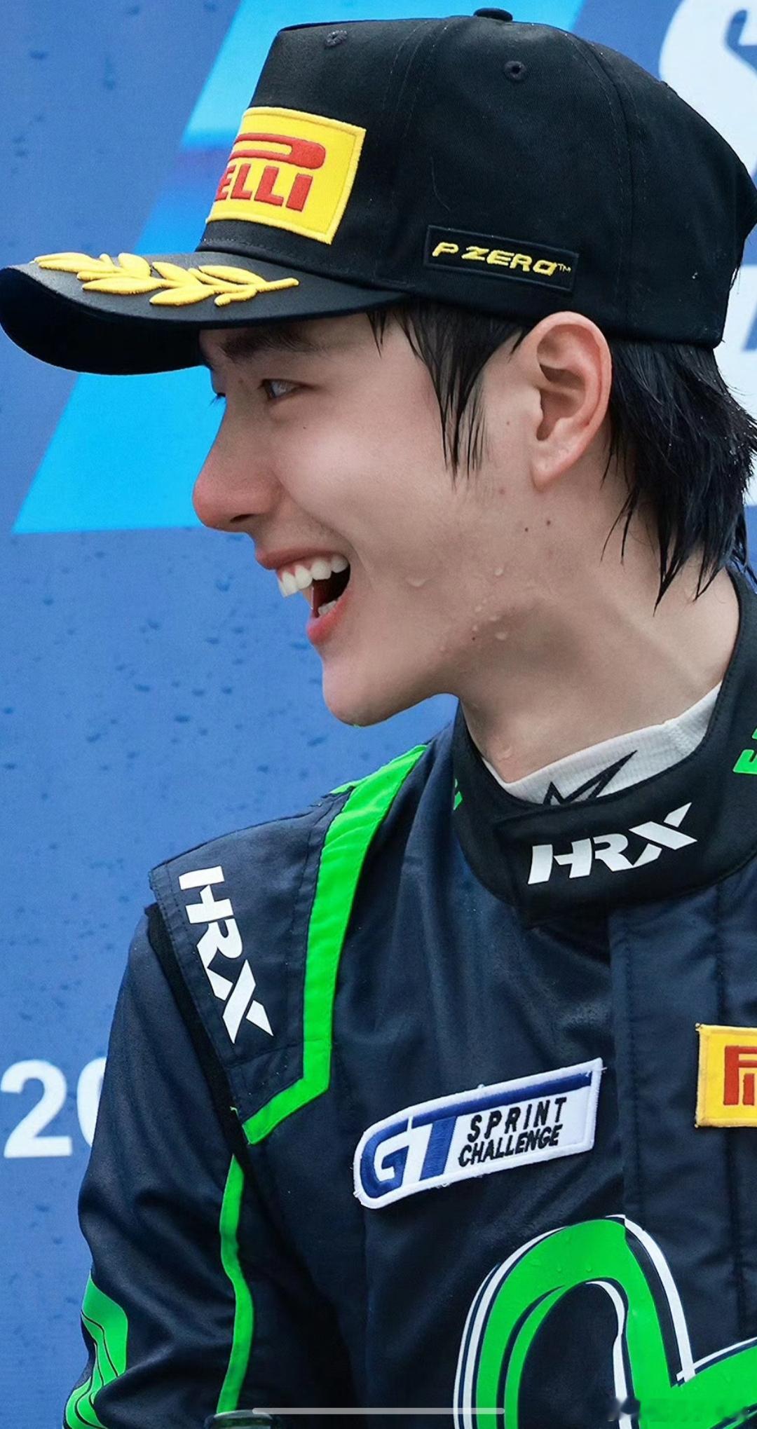 王一博素颜界最严厉的父亲素颜天花板，没有技巧就是硬帅！皮肤也太好了吧，好想亲一口