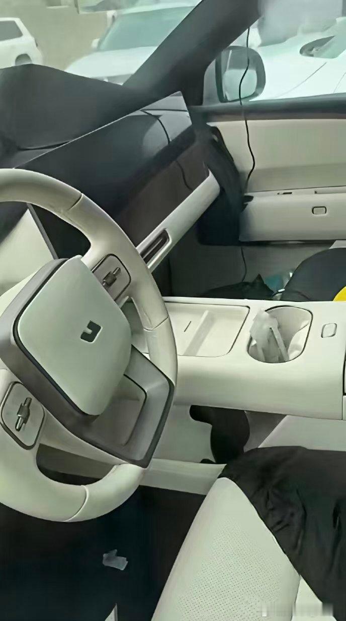 这个内饰也不错，不老登 