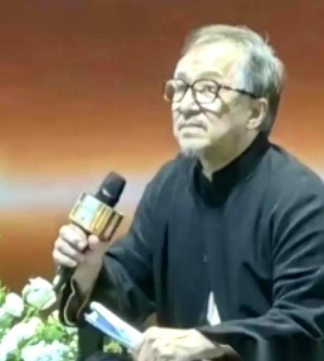 71岁的成龙，对着全世界的镜头，亲口承认了一件事。
他说自己有ADHD，脑子像个