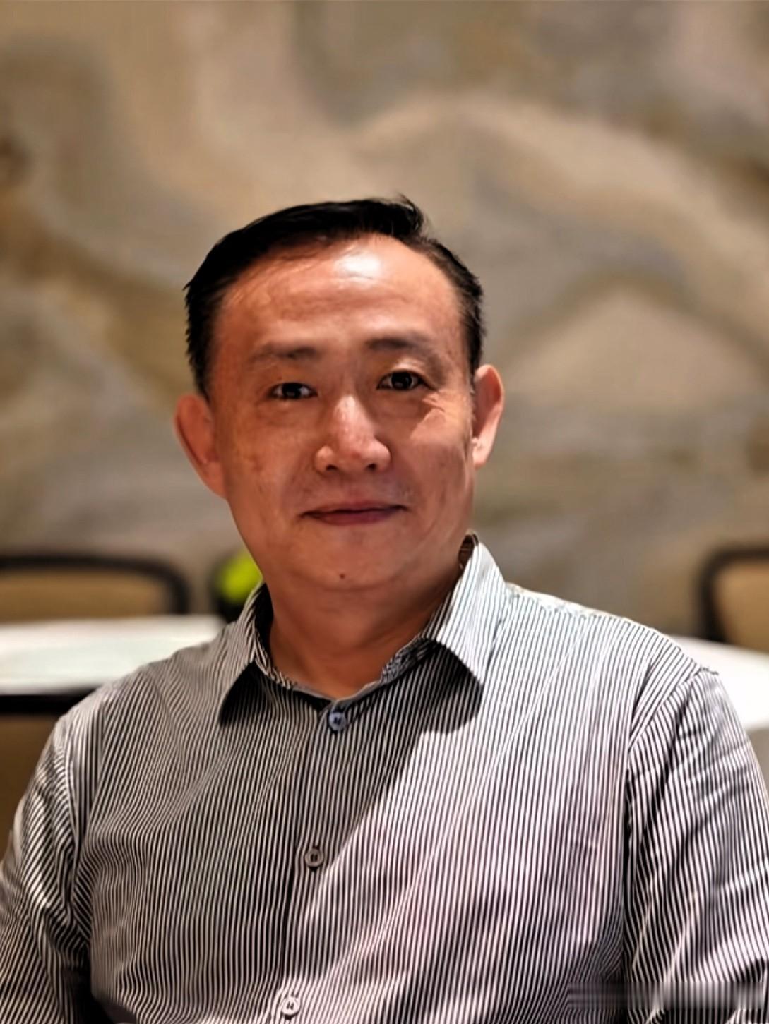 卢麒元被限流那会儿，舆论场里全是嘲讽他“危言耸听”的噪音。结果呢？财政部两份公告