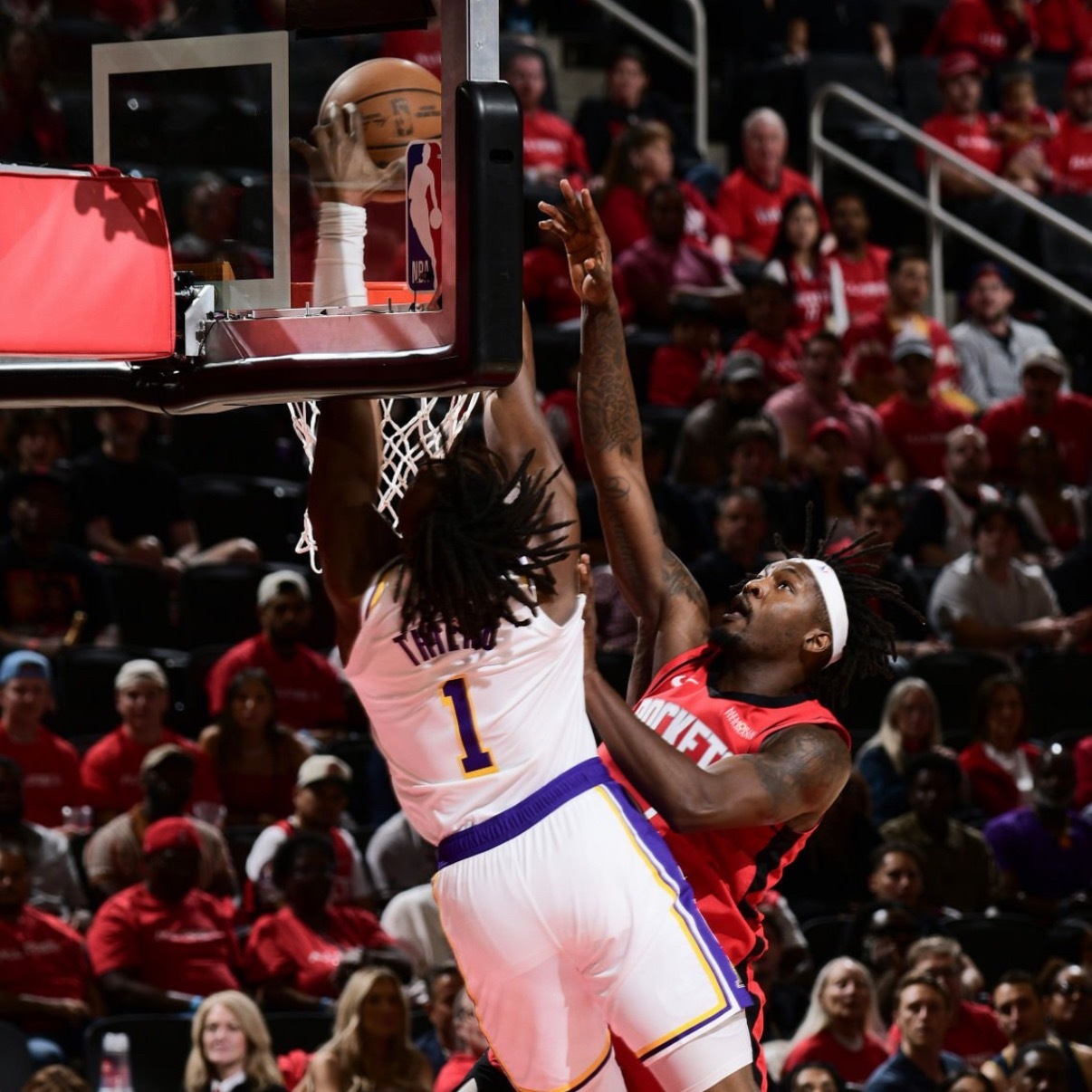 东契奇表态会为新秀蒂耶罗支付任何联盟对他的罚款。终场哨响后，两队之间垃圾话仍在继