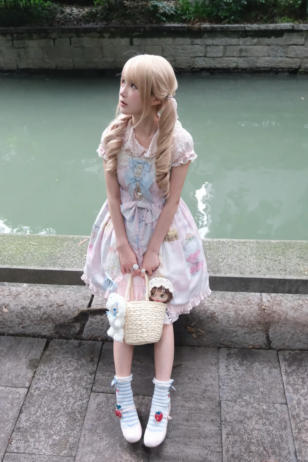 小裙子和自然美景总是很搭