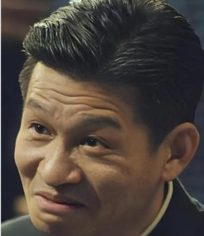 余皑磊这人不能仔细看，
越仔细看，越会发现，
他虽然47岁了，不属于帅哥型的长相