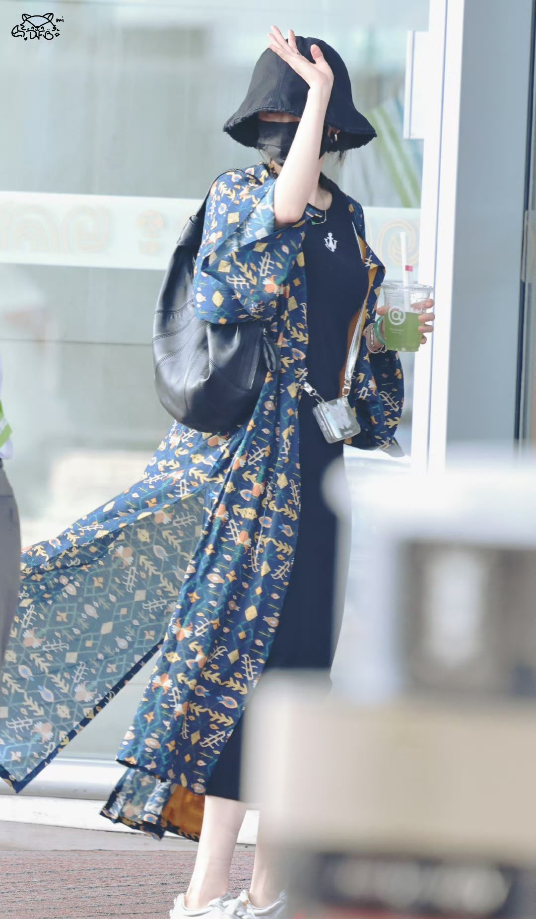 俺娘宁绣绣来了杨幂接机听取娘声一片哈哈哈哈哈俺娘宁绣绣来了 ​​​
