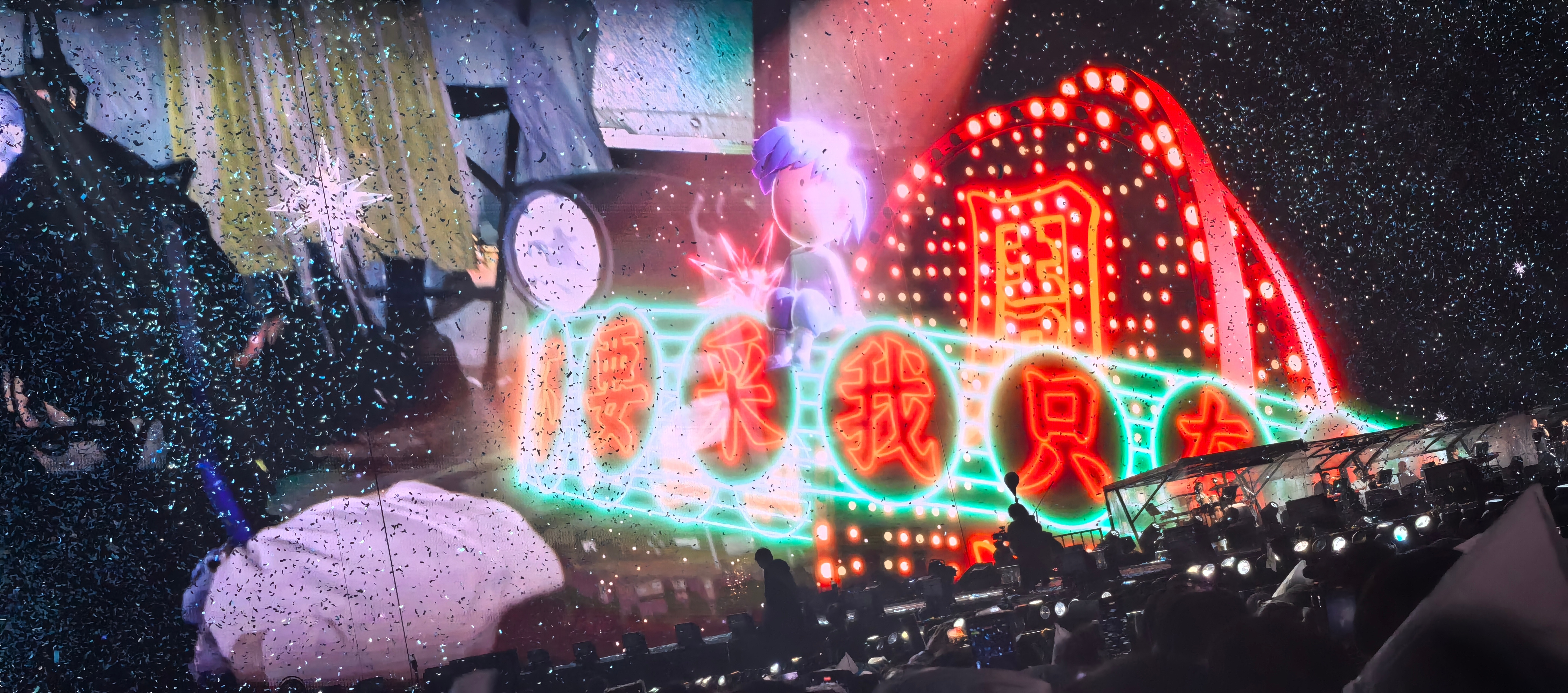 这个vcr以前真的没注意，怎么结束了，那个蓝头发的小人还在“路边的野花不要采，我