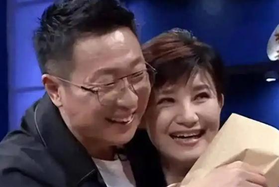 有一次，林永健跟妻子吵架，怒气上头竟大声喊道：“你这副丑相，是我瞎了眼才娶你。”