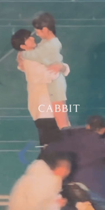 现在剧里面的转圈圈，原来是镜头在转吗？抱起来也是女方踩箱子…