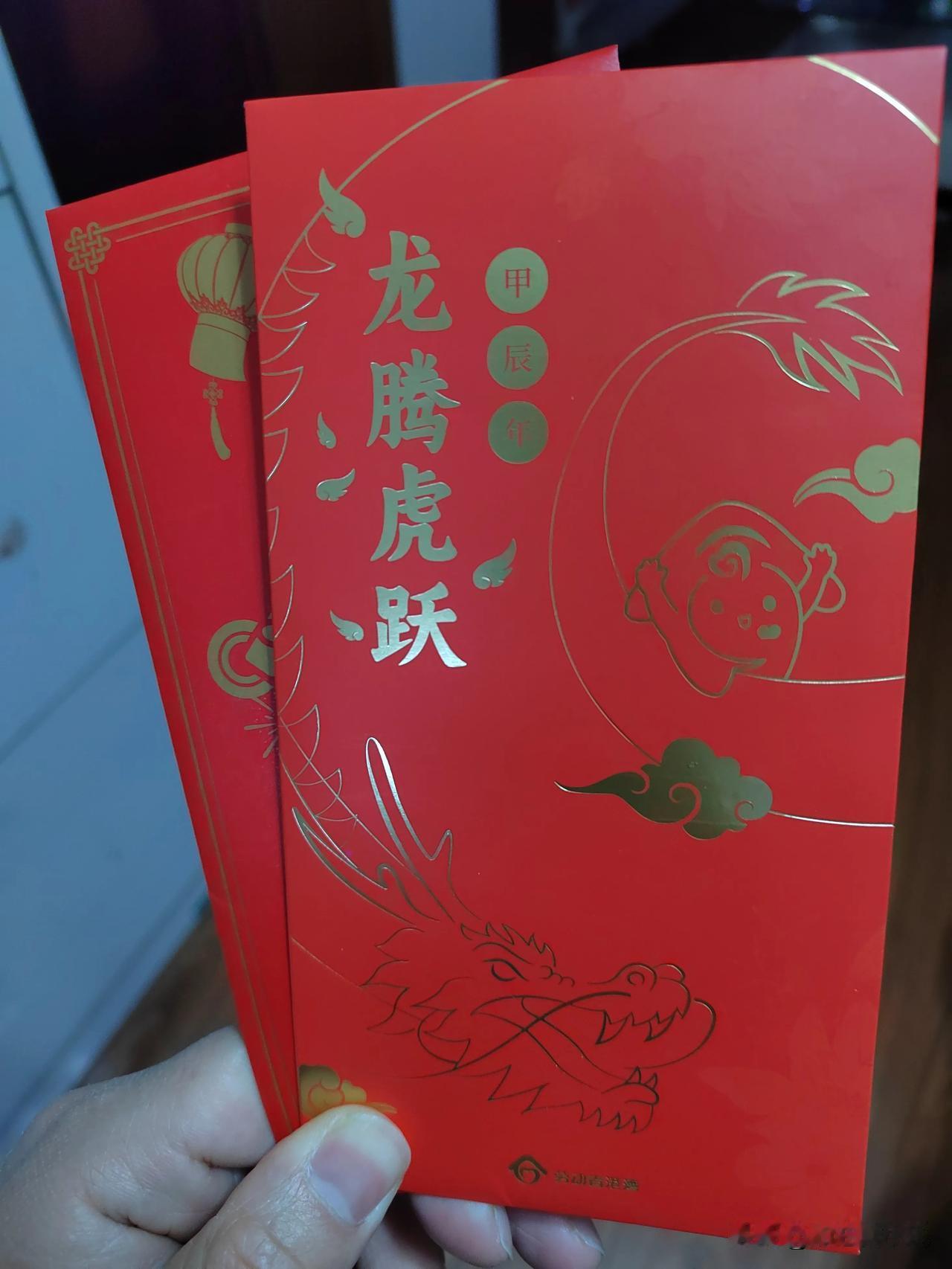 春节回家，带了一万块钱，返程时还剩4百多块钱，花销有点大呀！


春节，一年一度