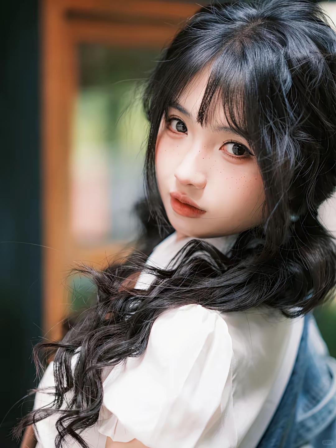 一个长发女孩