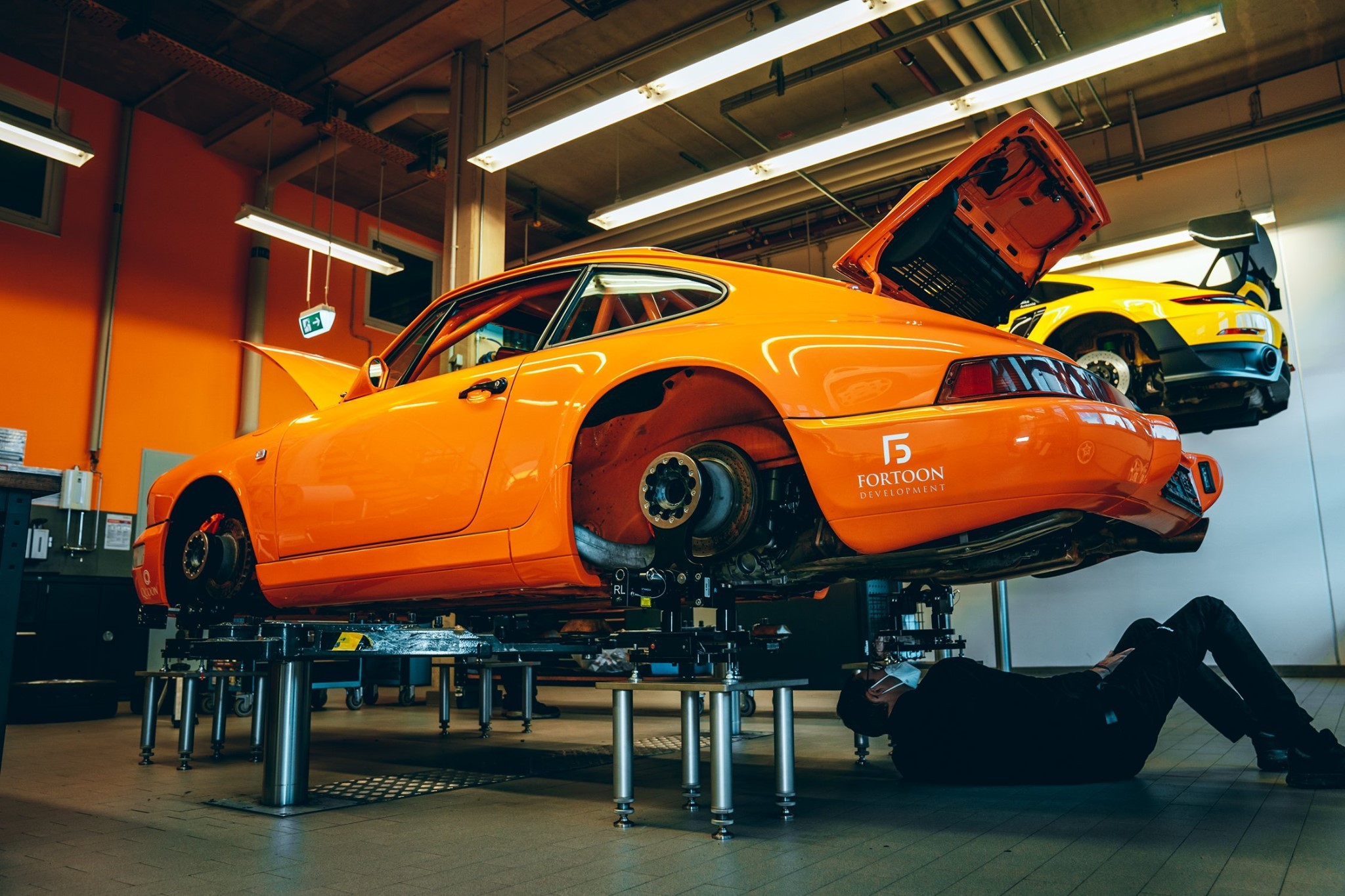 Porsche 911 964 KW+Manthey Racing ​​​
