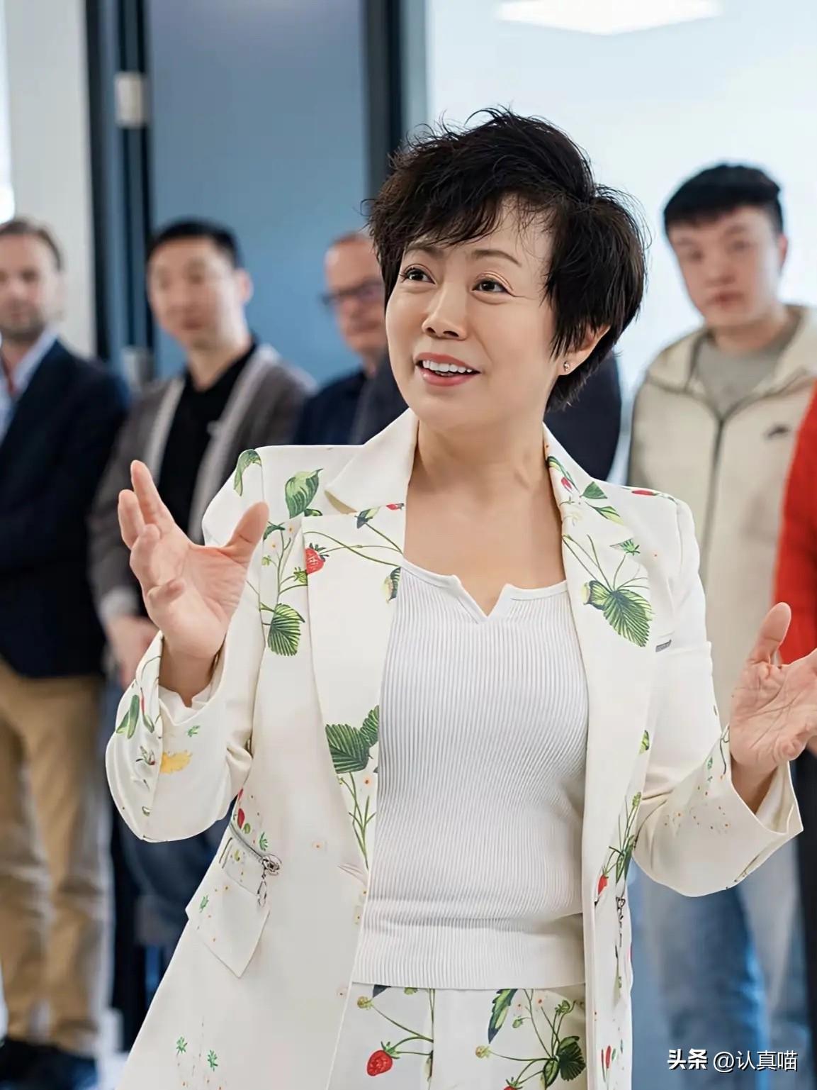 李柯这话乍一听像放炮，
细想还真是这么回事。
乘联会八月份的数据摆在那，新能源渗