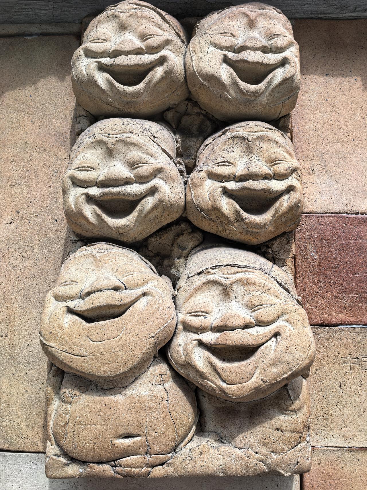 写头条有恶意评论，挑衅性评论，侮辱性评论等不友好评论时，你是怎么对待的？
   