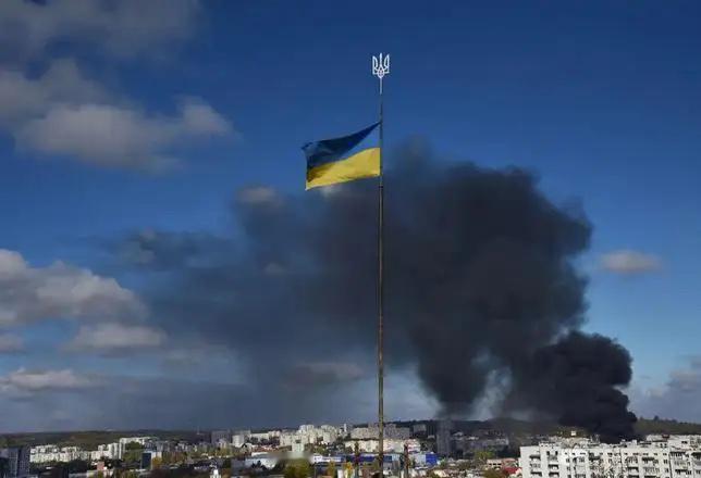 俄罗斯这次大规模空袭，明显是对萨尔瓦罗夫中将在莫斯科遇刺的直接回应。乌克兰可能想