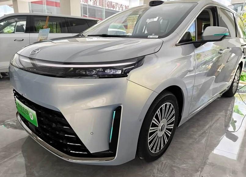 看到 2026 款传祺 E8 PHEV，第一感觉就是这台车把“家用舒适”融入到了