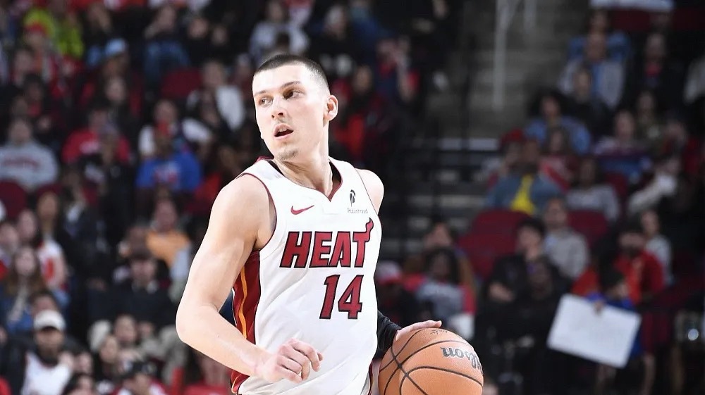 明日NBA常规赛奇才vs热火。根据最新伤病报告显示，奇才球员尚帕尼（右膝挫伤）、