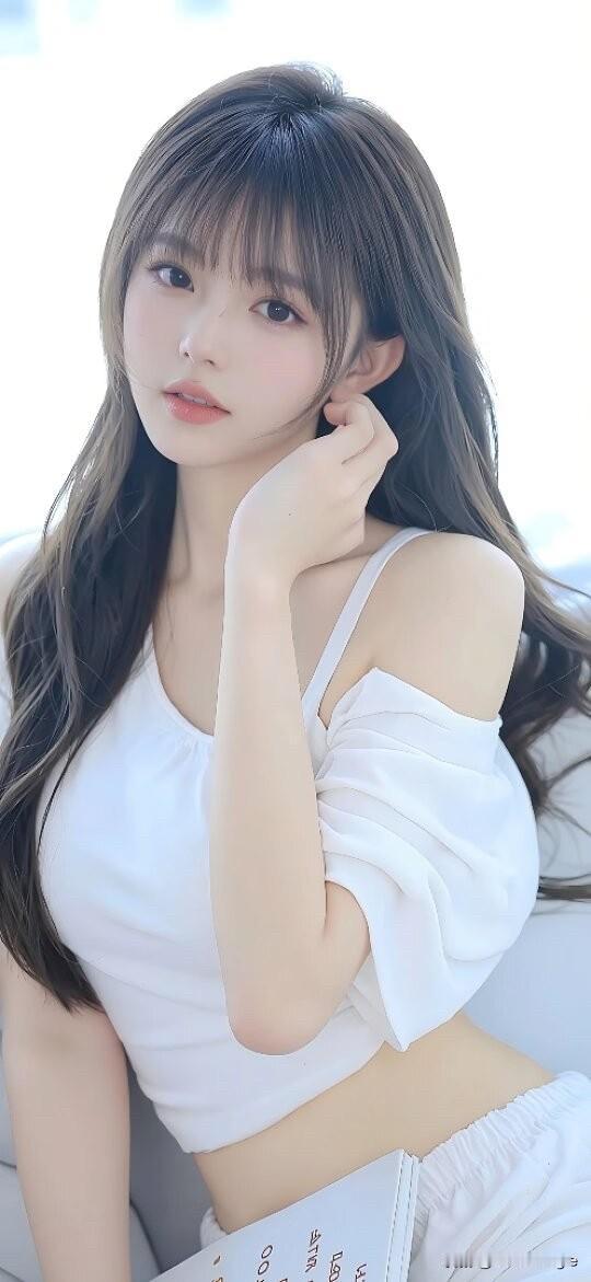 温柔甜美的白衣少女，轻松自然的氛围，尽显青春活力！🌟✨
