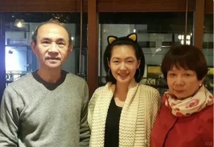 小S这一次上热搜与过去真不一样，过去上热搜，总是各种秀恩爱，不是秀大S具俊晔的甜...