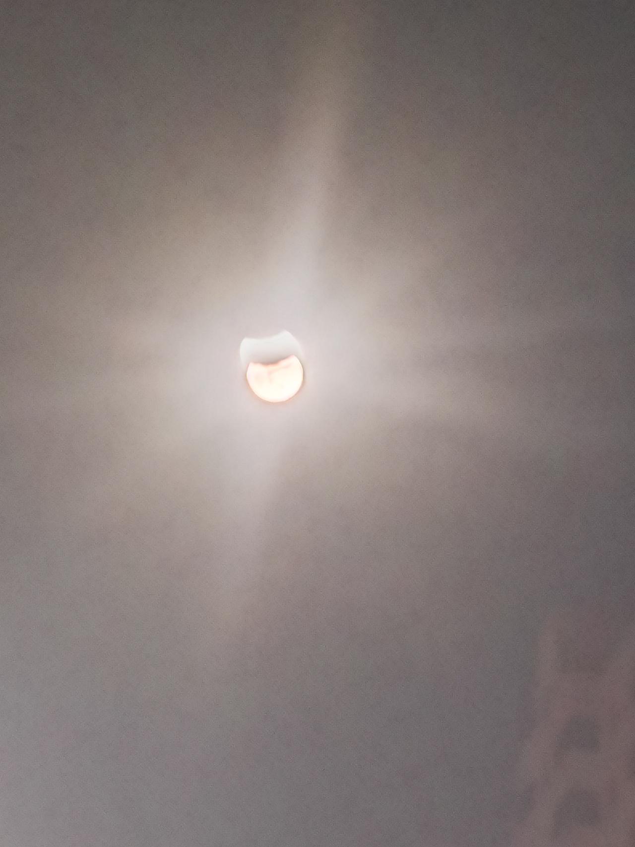 正月十五月亮圆，竟然缺了一块儿？
今天刚好是元宵节，正月十五，出来锻炼身体，抬头