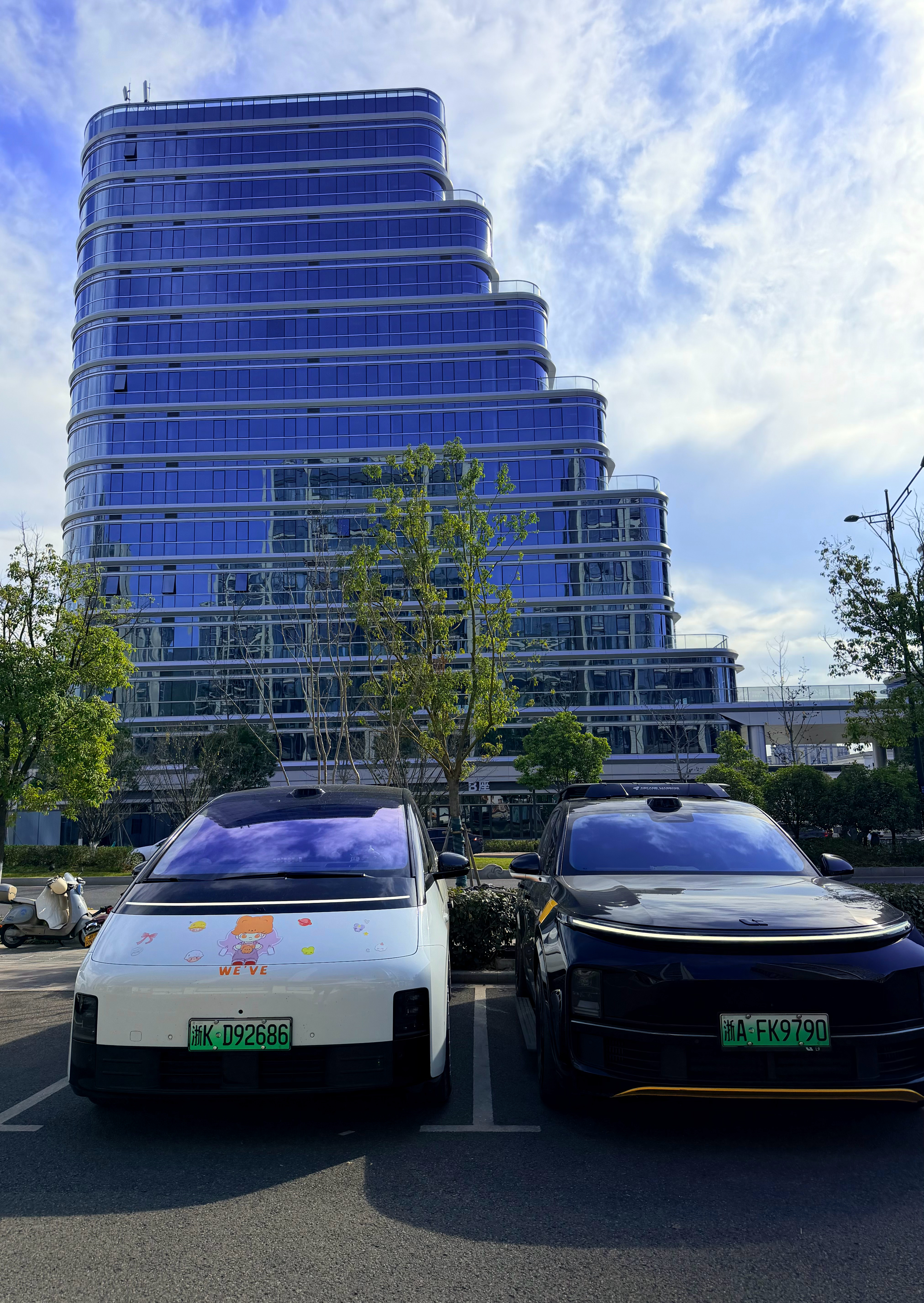 现在 基本都是我媳妇在开，我开 ，平时两个人一起出门，都是开mega，所以两台车