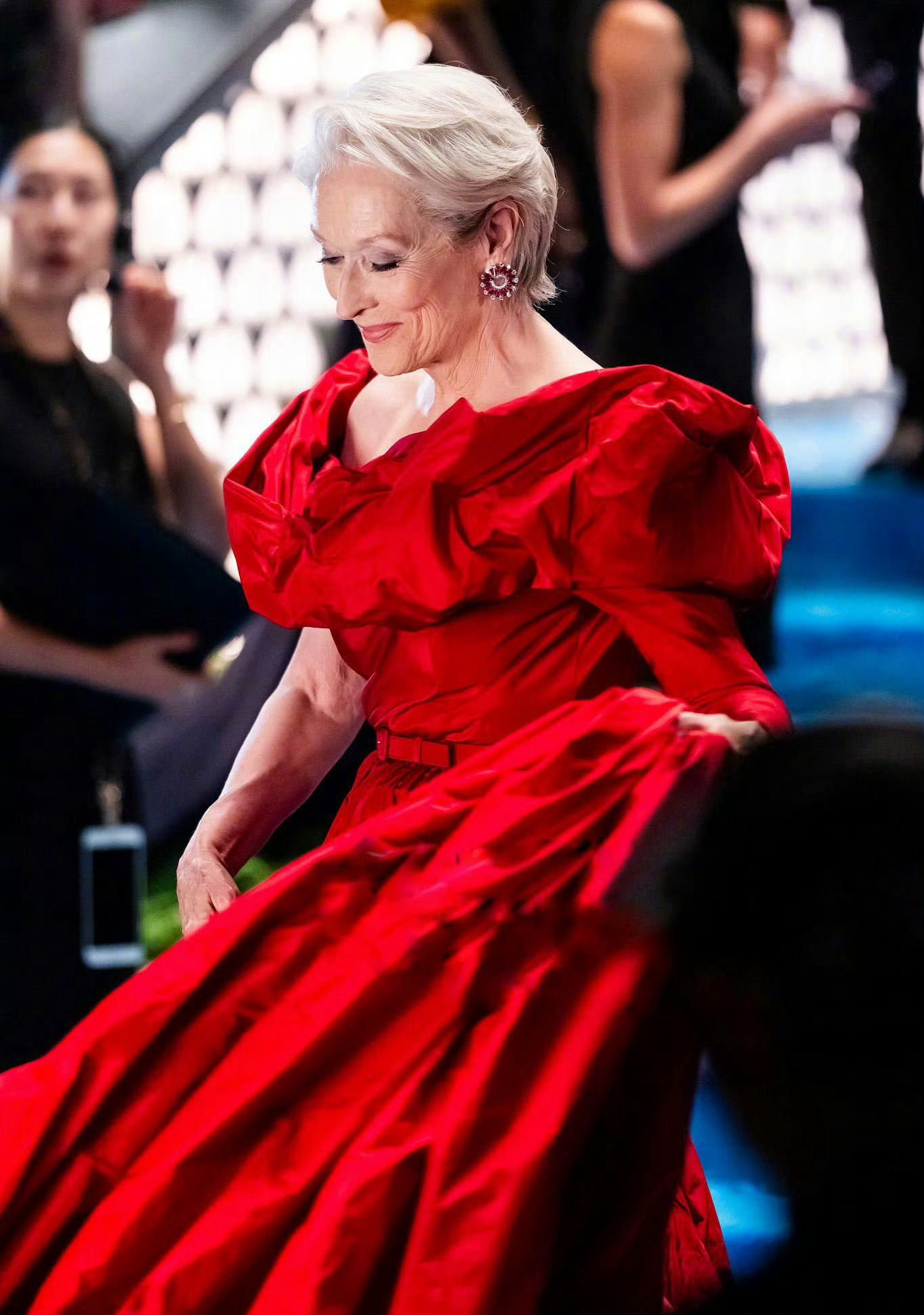 穿普拉达的女王2拍MetGala《穿普拉达的女王2》在纽约自然博物馆拍Met G