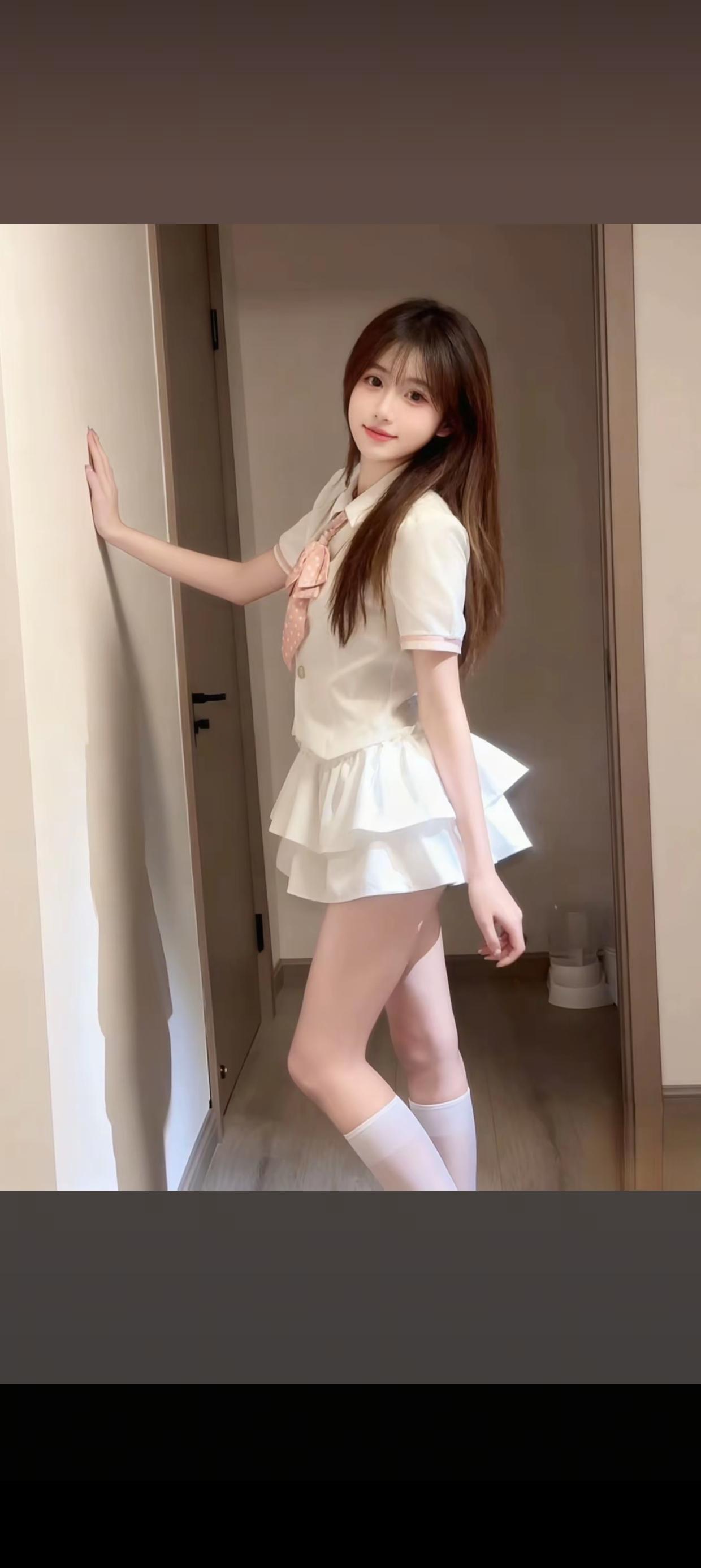 甜美少女风，白色连衣裙搭配长筒袜，清新可爱！🌸👗👠白色腿袜穿搭