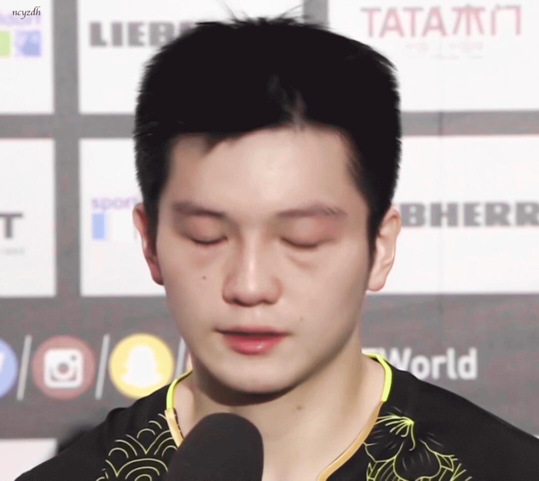 委屈泪目的樊振东 真的很让人心疼 昨晚梦见樊振东 我和他成为了好朋友 我还玩儿了
