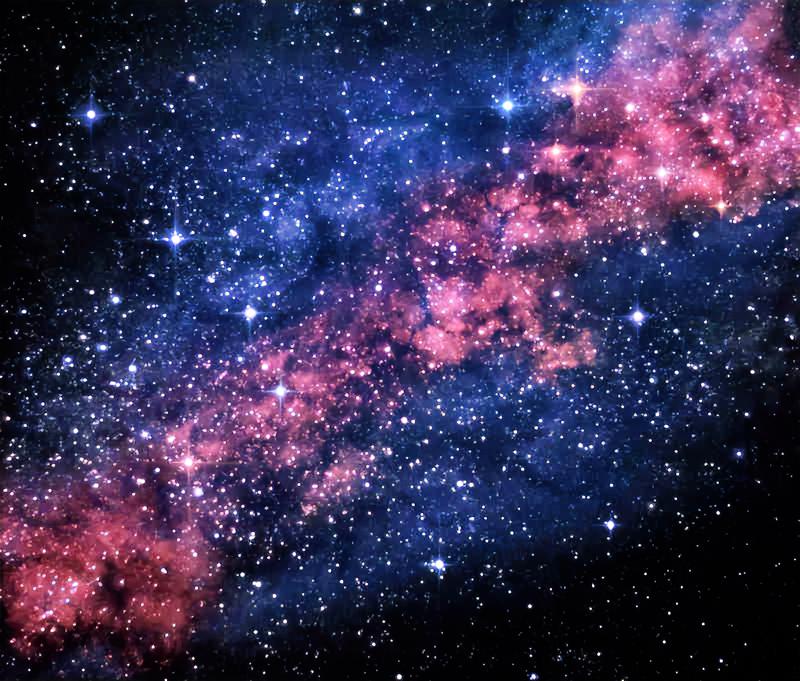 月在水中睡；
星缀云里笑。