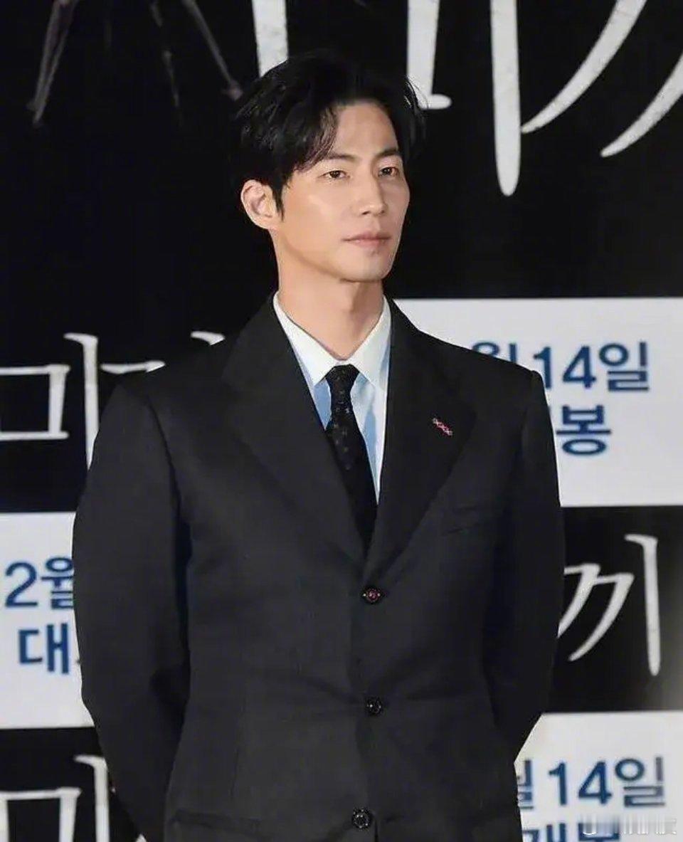 #宋再临去世#《拥抱太阳的月亮》里面饰演金秀贤侍卫的那个宋再临“被发现”去世，刚