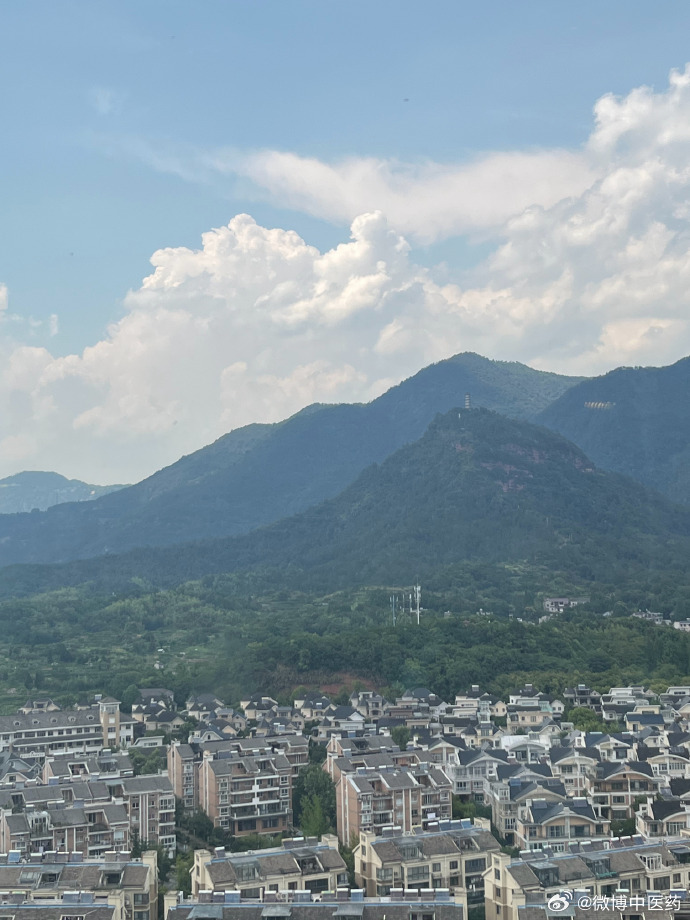 #三伏天养生指南# 最近进入三伏天的头伏，因为宣传工作做的到位，很多对中医感兴趣