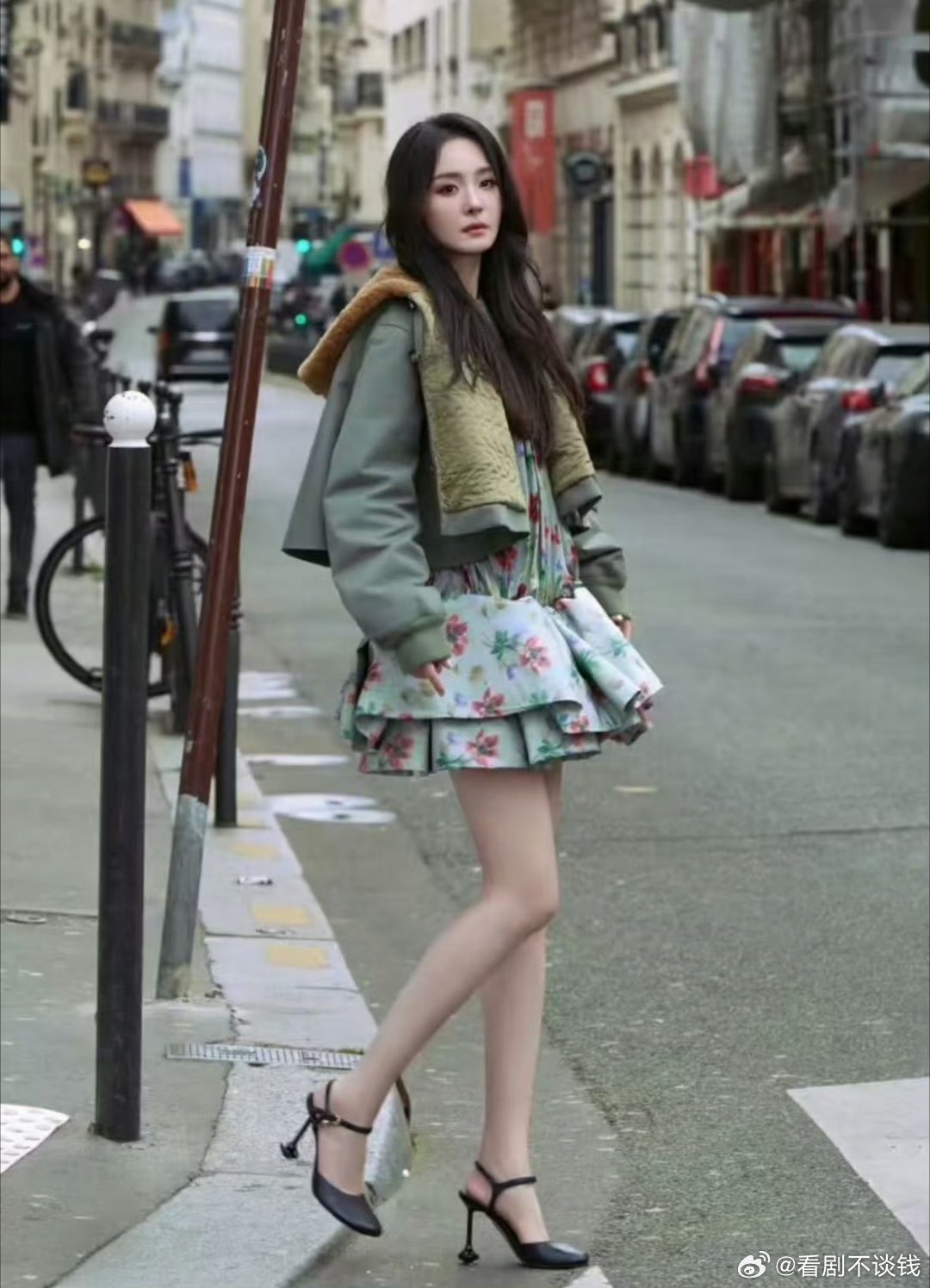 我丢!!!杨幂现实中这么吓人的吗！？！！一直感觉姐姐很漂亮 没想到看了生图感觉现