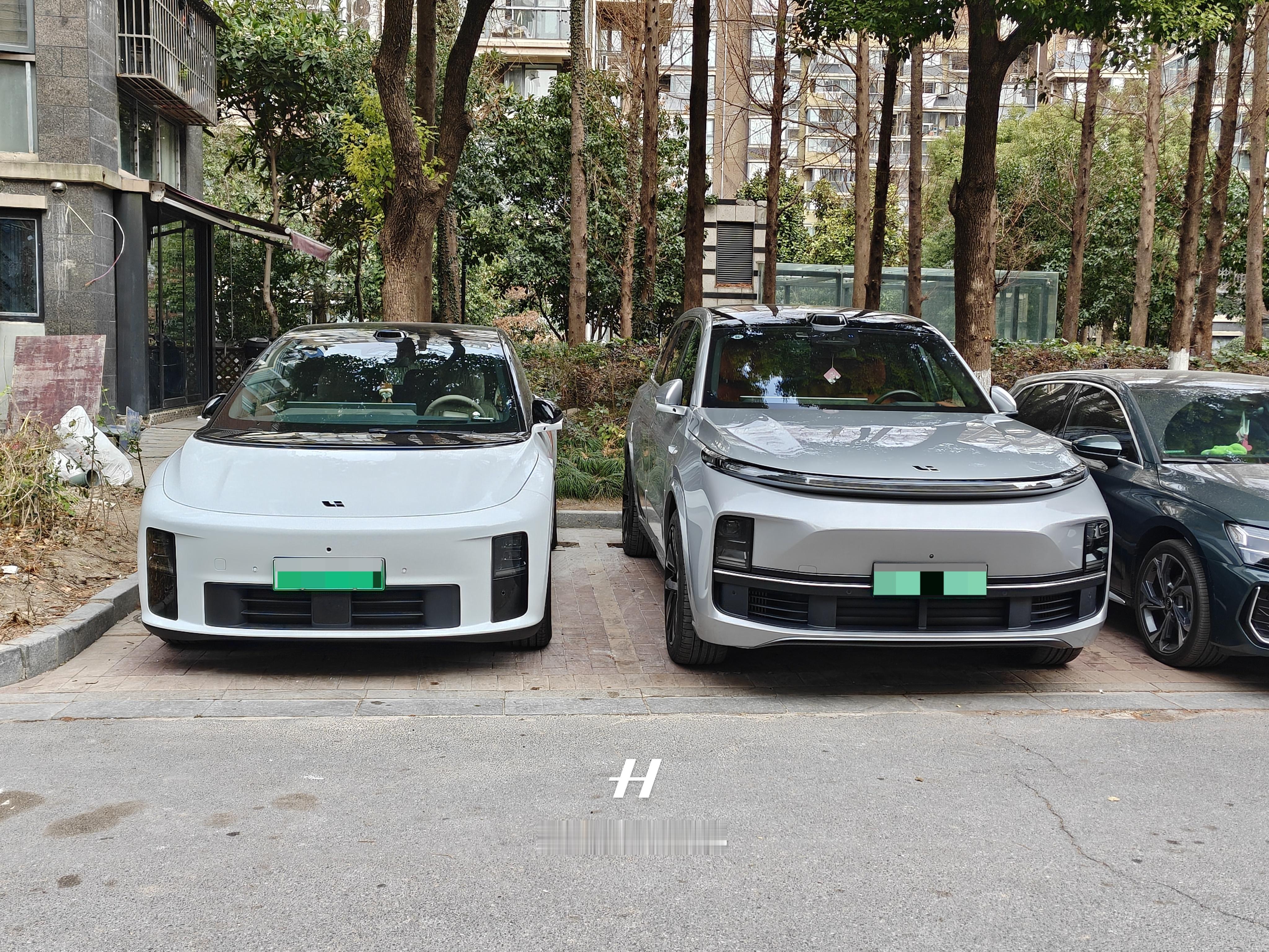 L9和 i6，大小只太明显了～ 