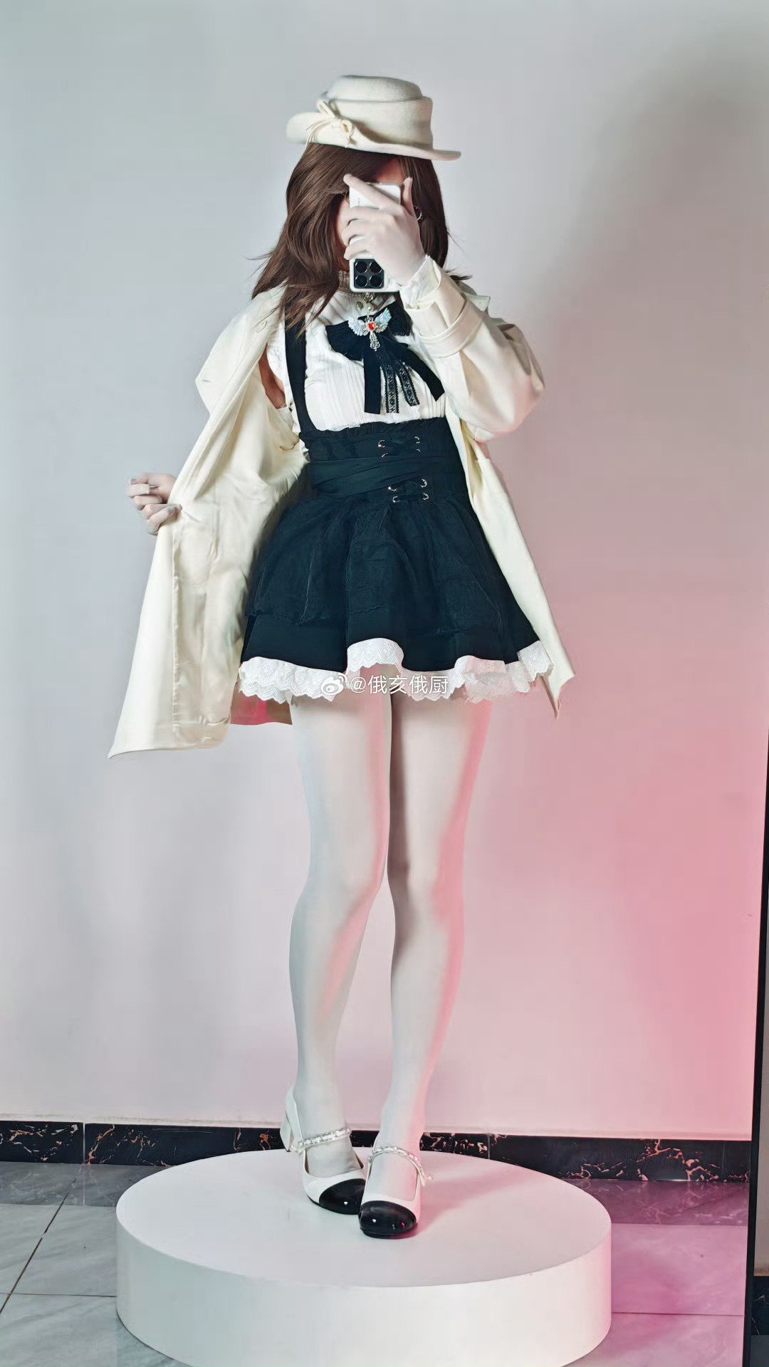 这条裙子真的不长很显高显比例的！高腰一下全是腿！但是大码的话裙长是加长了点的（毕