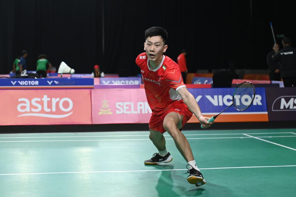 【小组第一之争：中国🇨🇳1-2🇮🇳印度】1、翁泓阳 21-6、18-21