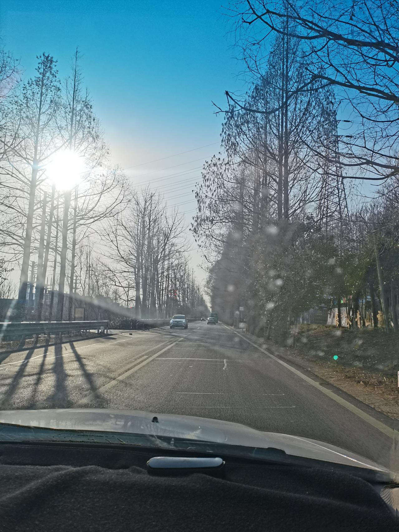 出发回广东啦！
兴桥上高速，一上高速就发现很堵很堵，据说昨天高速就开始堵车了，今