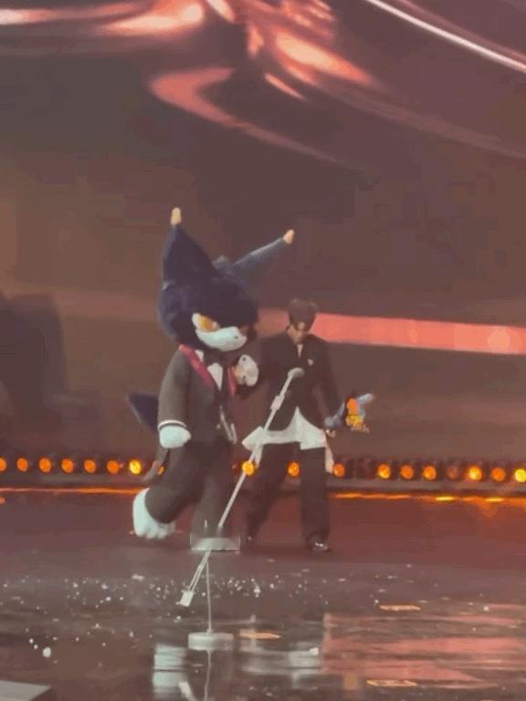 喵娲娲下次能不能带我追邓为 羡慕两个字我已经说腻了！带着粉丝勇闯休息间，帮粉丝实