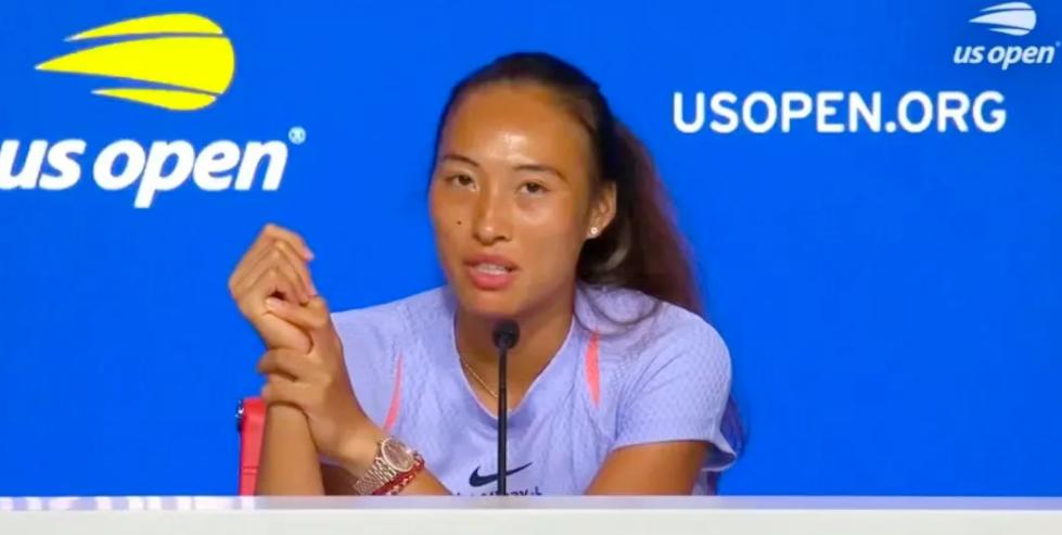 **郑钦文赛后态度炸裂，真给咱粉丝长脸！**😎
咱就说，郑钦文这赛后态度，真是