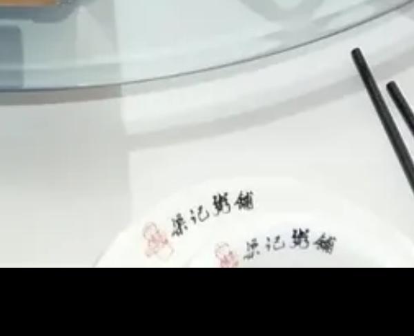 你女儿家吃饭的碟子都是从粥铺里偷的吗？[呲牙][呲牙][呲牙]