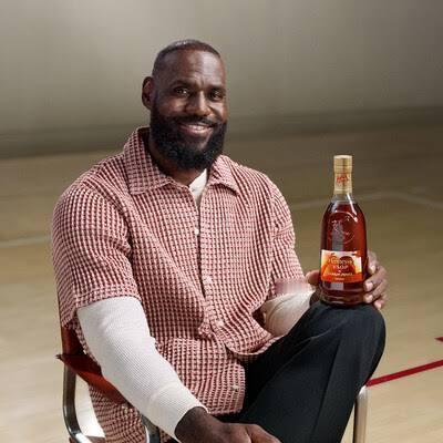 NBA：詹姆斯生涯决定二只是个广告宣传
詹姆斯于2025年10月7日通过社交媒体