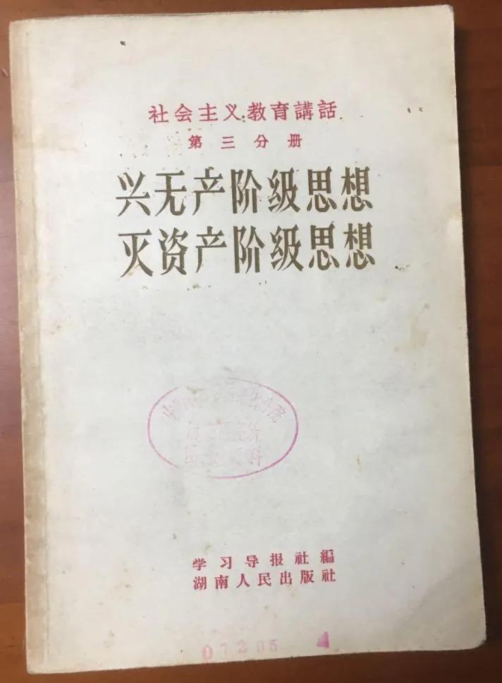 马列主义毛泽东思想里面的无产阶级指的是现在哪些人？是工人、是农民、还是农民工？