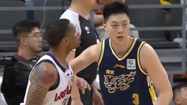 广东男篮已于今日下午出发前往广州，备战5月1日和广州男篮的第二场季后赛，上一场在