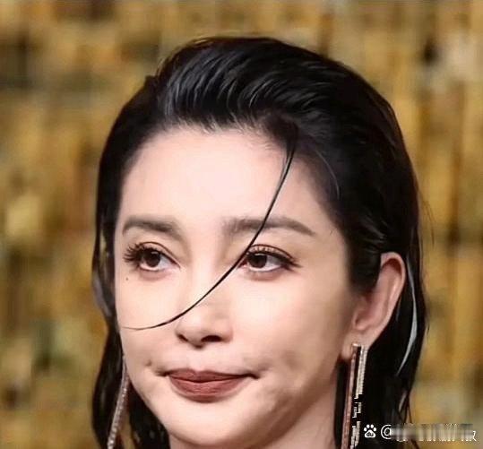 李冰冰这脸有点绷不住了！ ​​​