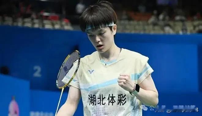 恭喜王祉怡捧起全运会羽毛球女单冠军奖牌。
陈雨菲第3次闯进全运会的决赛，前两次夺